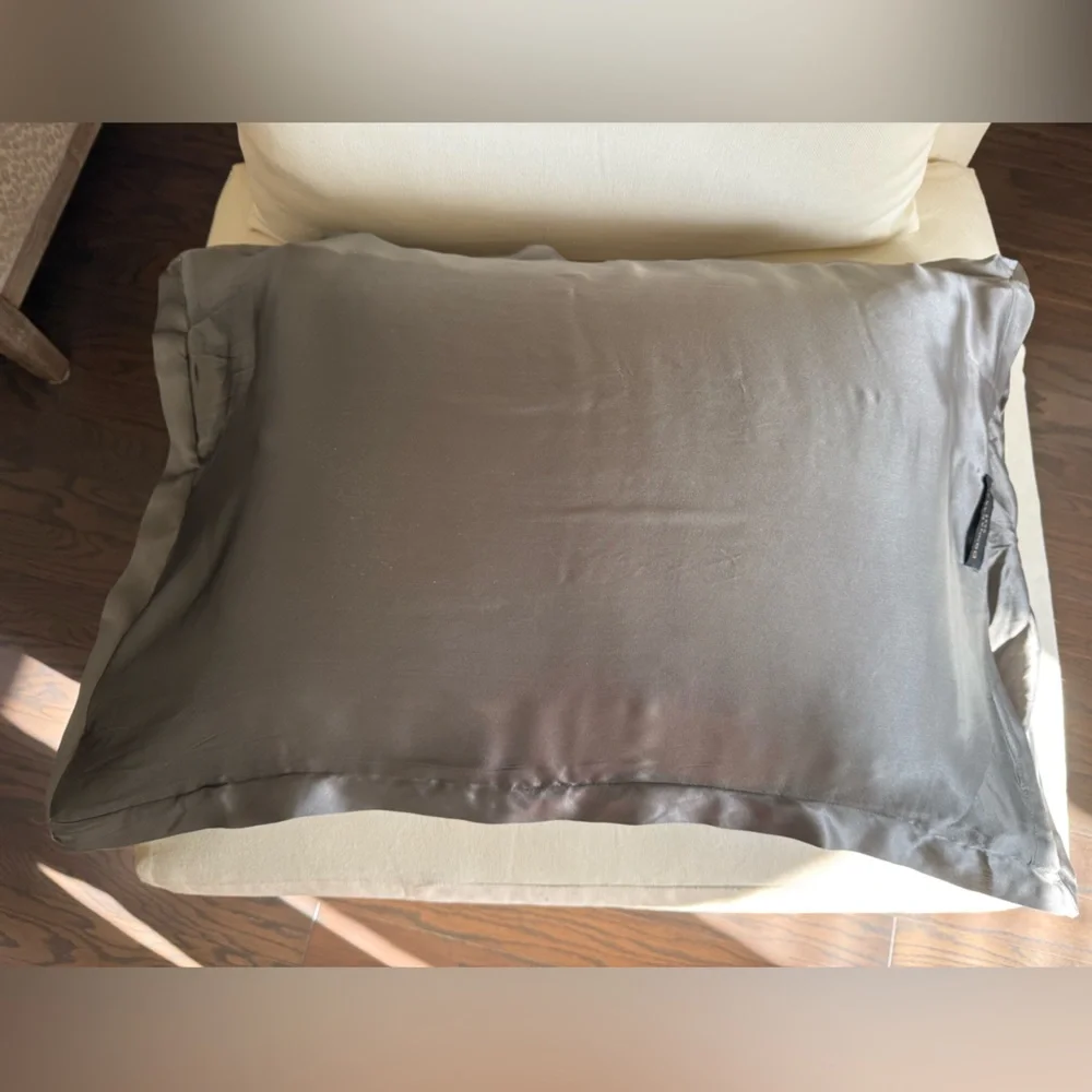DONNA KARAN HOME 100% Silk Charcoal Standard Queen Sham Bedding 20in x 30in